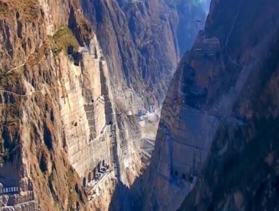 為建烏東德水電站，在峽谷底部挖90米深洞穴，用來干嘛的？
