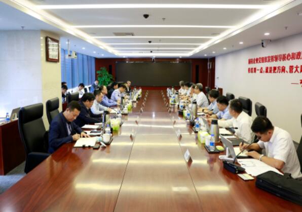 錢(qián)智民會(huì)見(jiàn)鞍鋼集團(tuán)董事長(zhǎng)、黨委書(shū)記譚成旭