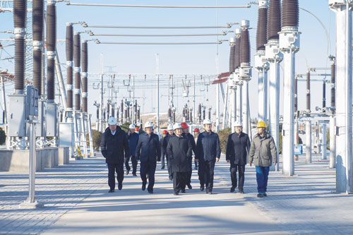 內(nèi)蒙古電力集團公司董事長、黨委書記賈振國深入阿拉善電業(yè)局調(diào)研