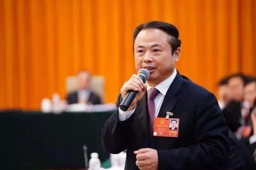 發(fā)展智慧型儲(chǔ)能電站 助力實(shí)現(xiàn)“碳達(dá)峰、碳中和”——訪全國(guó)人大代表、天能控股集團(tuán)董事長(zhǎng)張?zhí)烊? width=