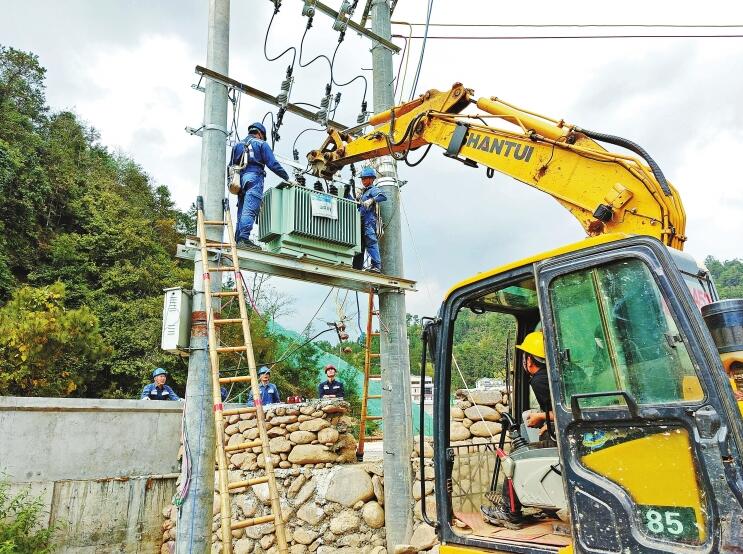 南方電網(wǎng)公司加強(qiáng)農(nóng)村電網(wǎng)建設(shè)，以充足電力激發(fā)鄉(xiāng)村活力