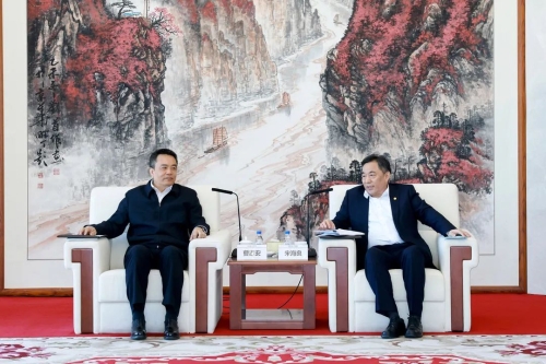 宋海良孫洪水與哈電集團董事長曹志安、總經(jīng)理吳偉章會談