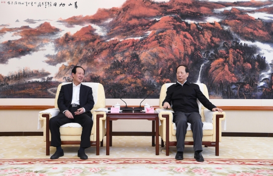 丁焰章拜會內(nèi)蒙古自治區(qū)黨委書記、人大常委會主任石泰峰