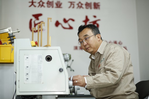 國家電網(wǎng)公司黨組培育選樹“時(shí)代楷?！薄氨崩杳鳌⒛虾＼姟? width=