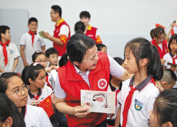 浙江永嘉縣紅十三愛(ài)心社25年，幫助4630名貧困學(xué)生