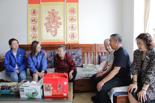 烏海市千里山供電公司：黨情暖老兵，慰問(wèn)送關(guān)懷