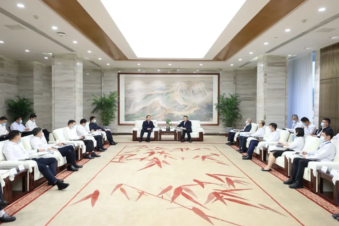 國(guó)家電網(wǎng)公司董事長(zhǎng)、黨組書辛保安與東方電氣集團(tuán)董事長(zhǎng)俞培根、總經(jīng)理徐鵬會(huì)談