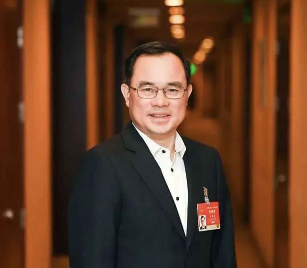 【兩會(huì)好聲音】全國人大代表朱華榮：建議主流燃油車消費(fèi)稅改革、保障新能源汽車健康協(xié)同發(fā)展