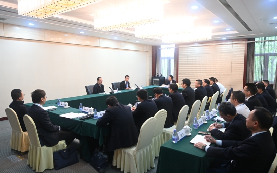 丁焰章與新任職子企業(yè)黨委書記、董事長集體談話