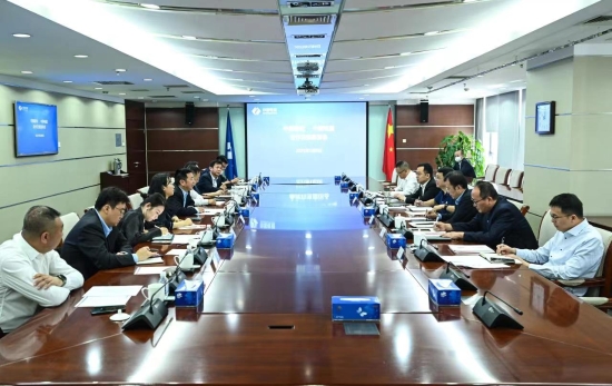 中國(guó)電建黨委常委、副總經(jīng)理劉源與中國(guó)建材股份副總裁王兵舉行會(huì)談