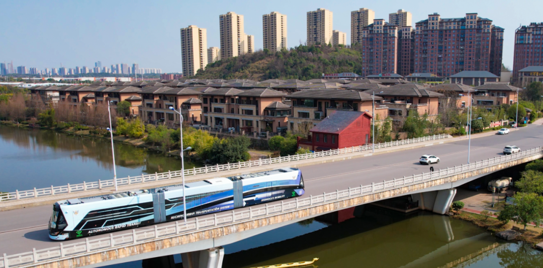 我國自主研制，全球首輛氫能源智軌電車“出海”!