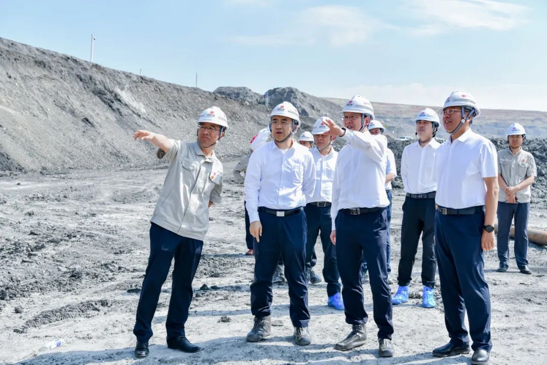 鄒磊深入煤炭煤化工企業(yè)生產(chǎn)建設一線調(diào)研擴能增效和脫困振興工作