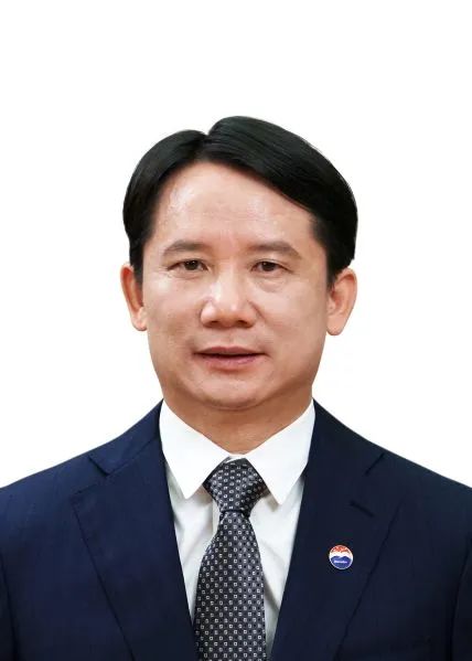 曾任貴州省能源局黨組書記、局長(zhǎng) 丁雄軍當(dāng)選中國(guó)貴州茅臺(tái)酒廠(集團(tuán))黨委書記
