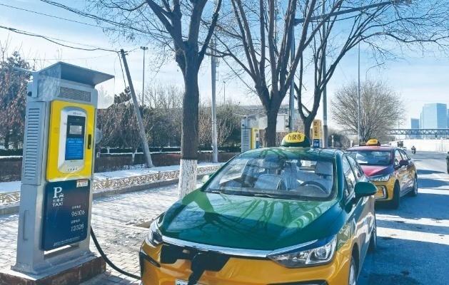 一天去四趟換電站，新能源出租車“不抗凍”怎么開
