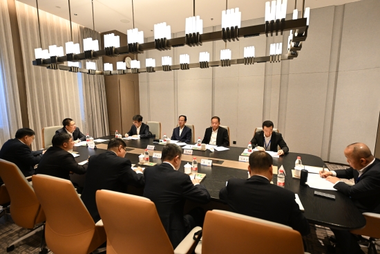 丁焰章與近期新任職子企業(yè)黨委書(shū)記、董事長(zhǎng)進(jìn)行集體談話