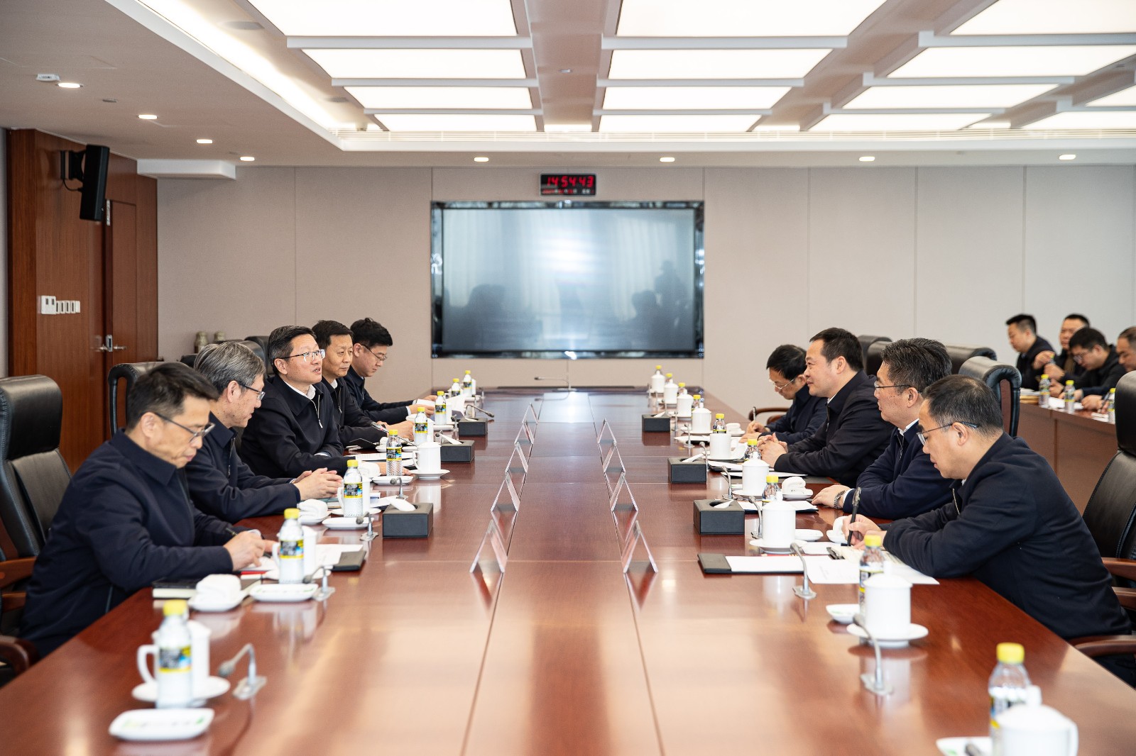 國家能源集團(tuán)公司總經(jīng)理、黨組副書記余兵會見上饒市委書記陳云