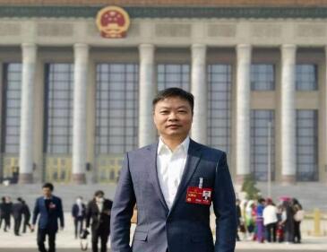 【兩會(huì)好聲音】全國(guó)人大代表、小鵬汽車董事長(zhǎng)何小鵬：探索限定場(chǎng)景無(wú)人駕駛法規(guī)，助力車網(wǎng)融合和低空經(jīng)濟(jì)騰飛