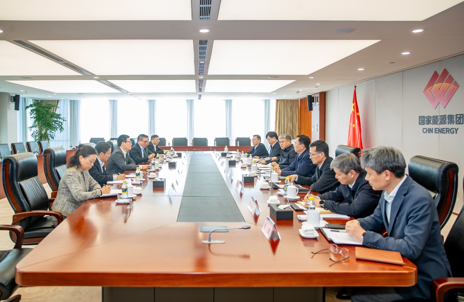國家能源集團黨組書記、董事長劉國躍會見上海電氣集團黨委書記、董事長吳磊