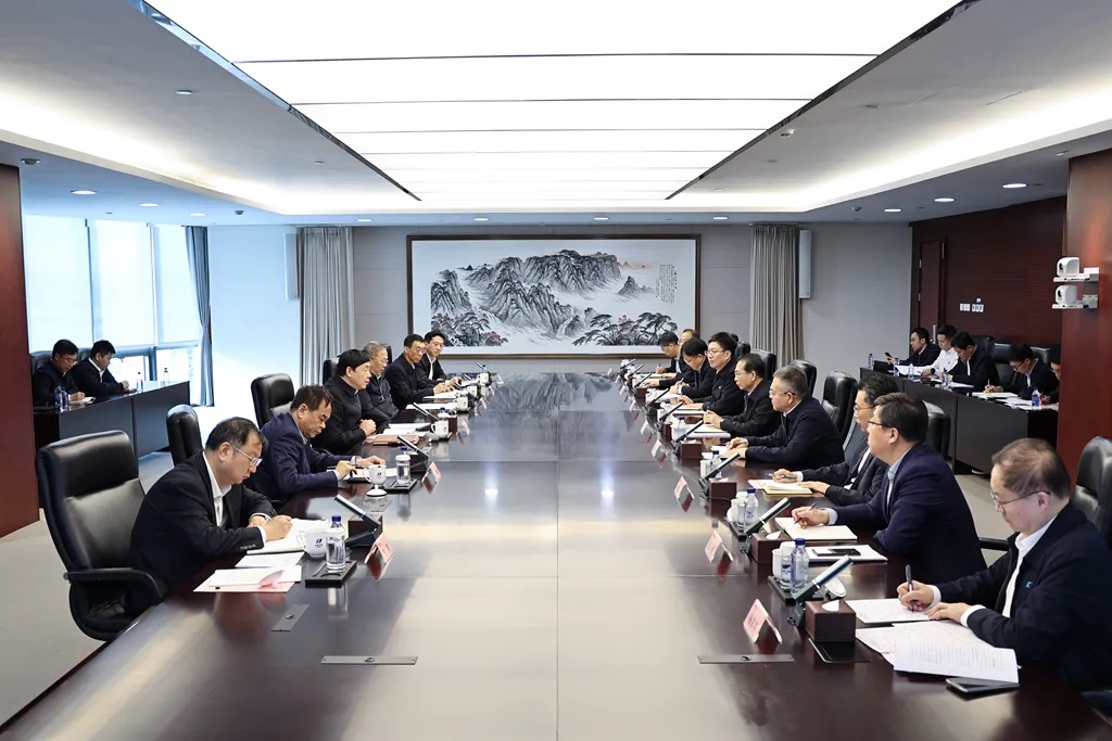 華電集團董事長江毅、總經(jīng)理葉向東與國家電網(wǎng)董事長、黨組書記張智剛會談