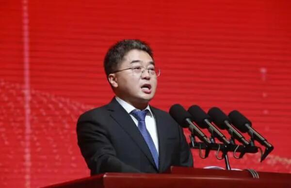 “垃圾大王”嚴圣軍，拿啥完成近千億投資?