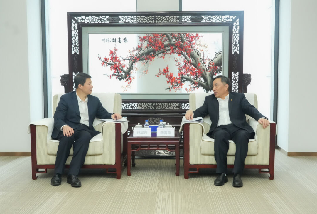 中國(guó)能建黨委書記、董事長(zhǎng)宋海良與臨沂市市長(zhǎng)張寶亮?xí)? width=