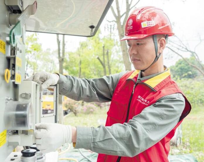 賀彪：星城萬(wàn)家燈火，“帶電護(hù)衛(wèi)”用心守候