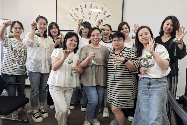 內(nèi)蒙古電力集團(tuán)烏海千里山供電公司工會蒙電愛心光明行，棕香傳情迎端午