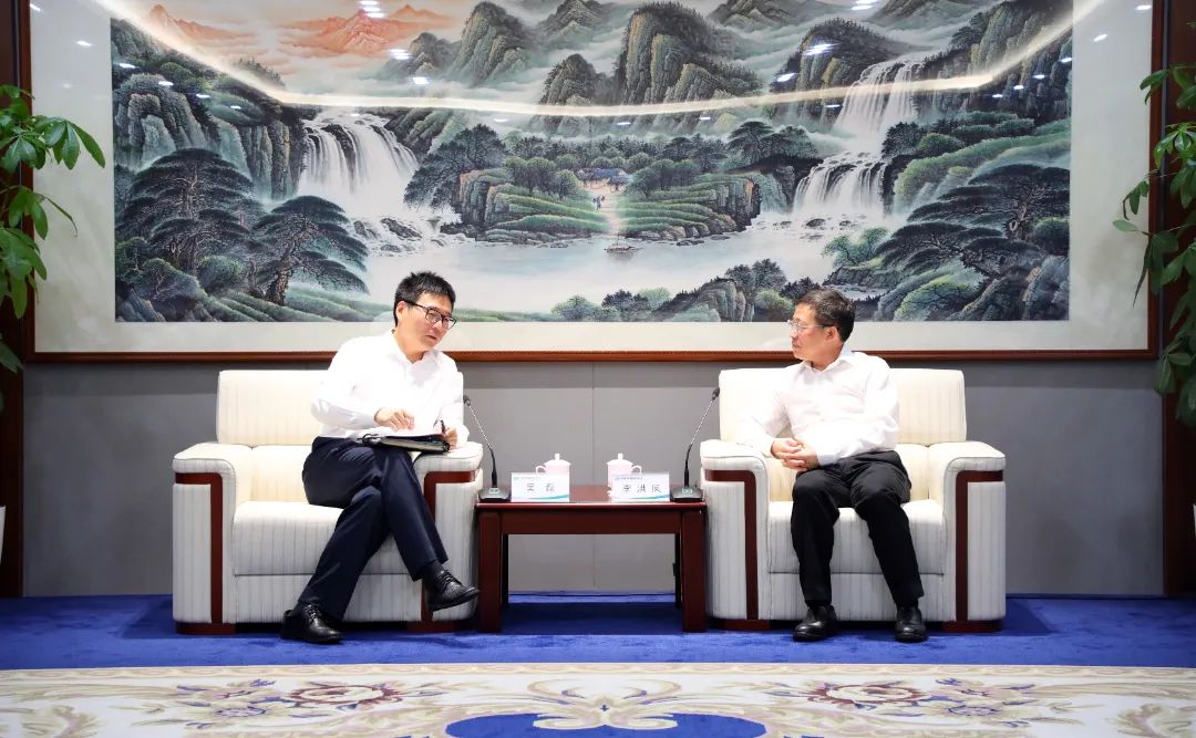 中國電氣裝備黨委書記、董事長李洪鳳會見上海電氣集團黨委書記、董事長吳磊