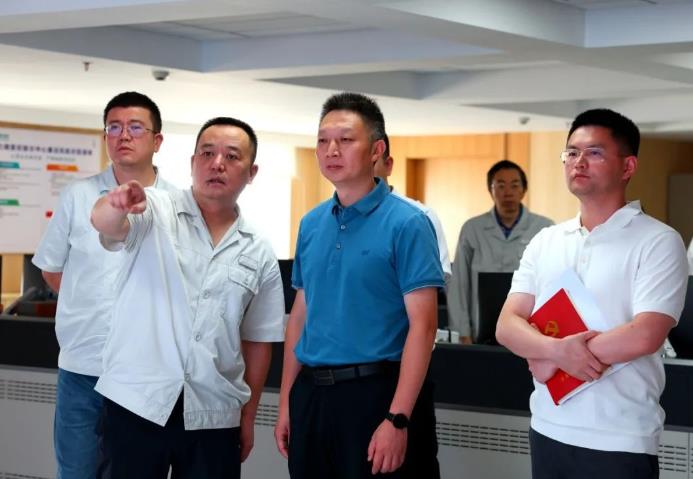 崇州市委副書記、市長(zhǎng)饒程赴國網(wǎng)崇州供電公司調(diào)研高溫電力保供工作
