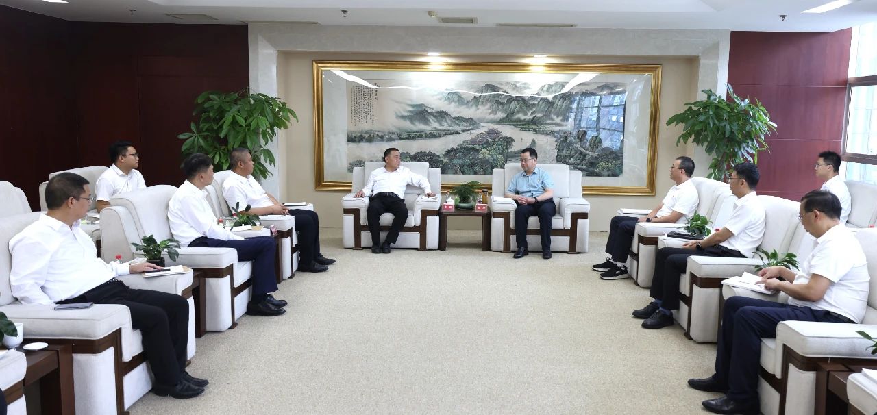 大唐四川公司黨委書記、董事長(zhǎng)梁華與中建八局西南分公司黨委書記、董事長(zhǎng)李彪會(huì)談