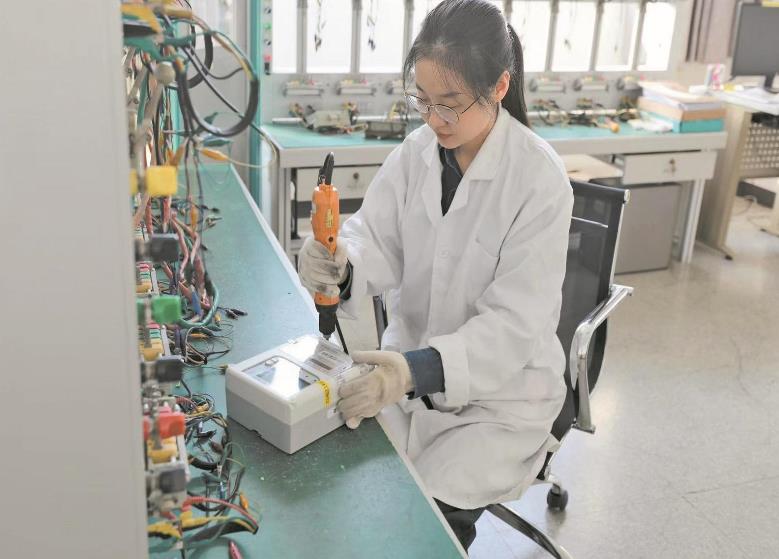 謝超：十年如一日，專和電能表“較真”