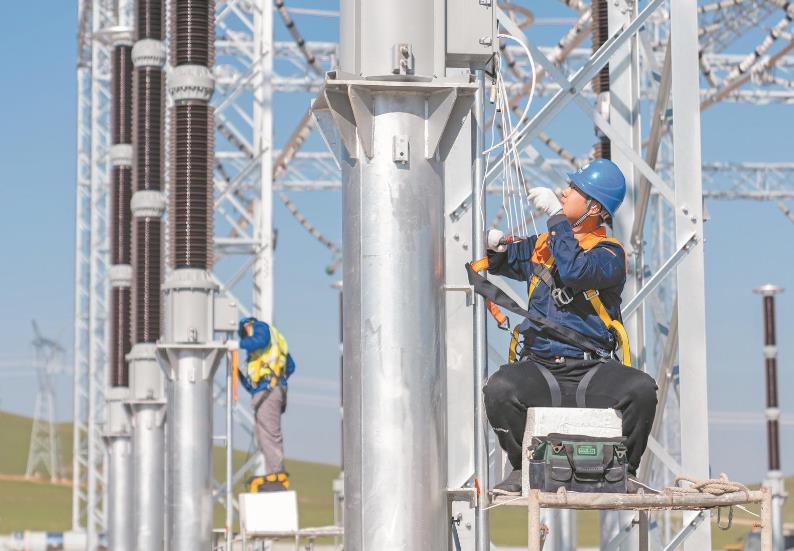 蒙東錫盟江蘇能源烏拉蓋電廠、華電白音華金山電廠500千伏送出工程全線貫通