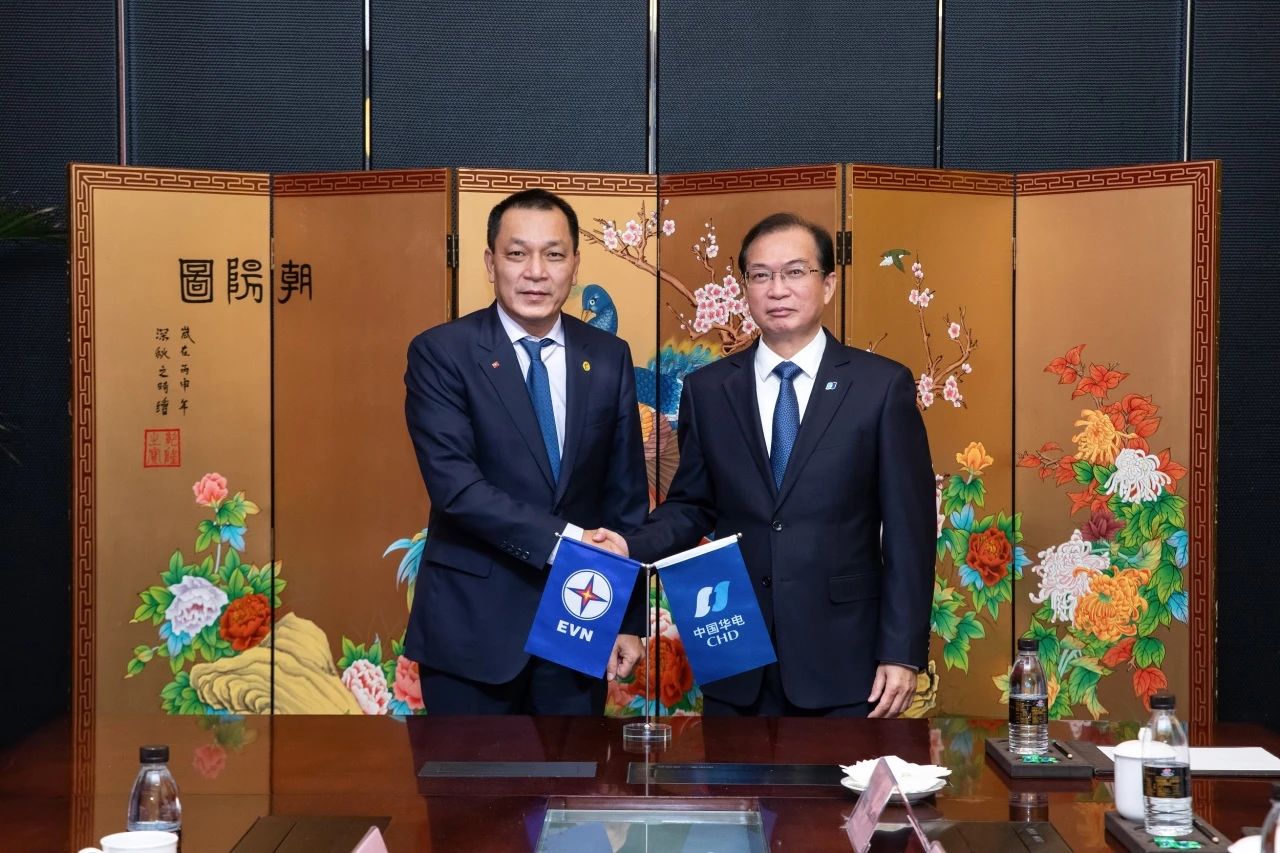 華電集團(tuán)黨組書記、董事長江毅與越南電力集團(tuán)董事長鄧黃安舉行會談