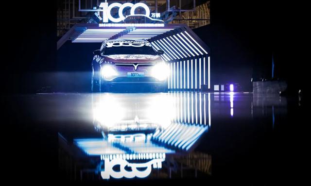 年產(chǎn)量破千萬，中國新能源汽車挑戰(zhàn)中前行