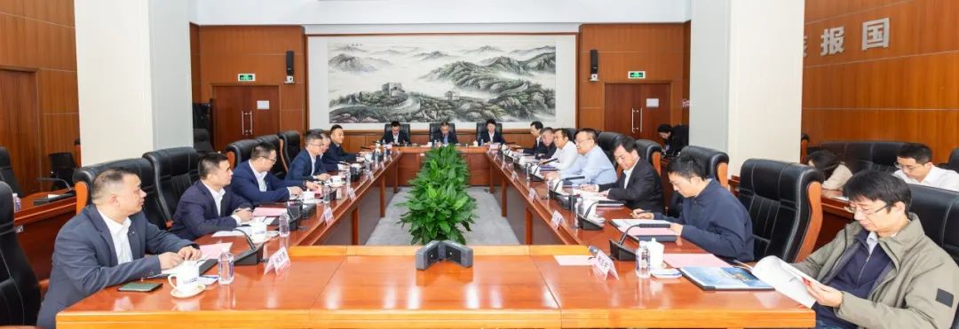 中核集團(tuán)會(huì)見(jiàn)特變電工黨委委員、總裁黃漢杰一行