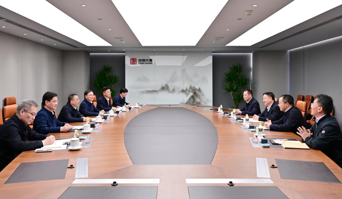 中國(guó)大唐董事長(zhǎng)鄒磊、總經(jīng)理張傳江與中廣核董事長(zhǎng)楊長(zhǎng)利、總經(jīng)理高立剛會(huì)談