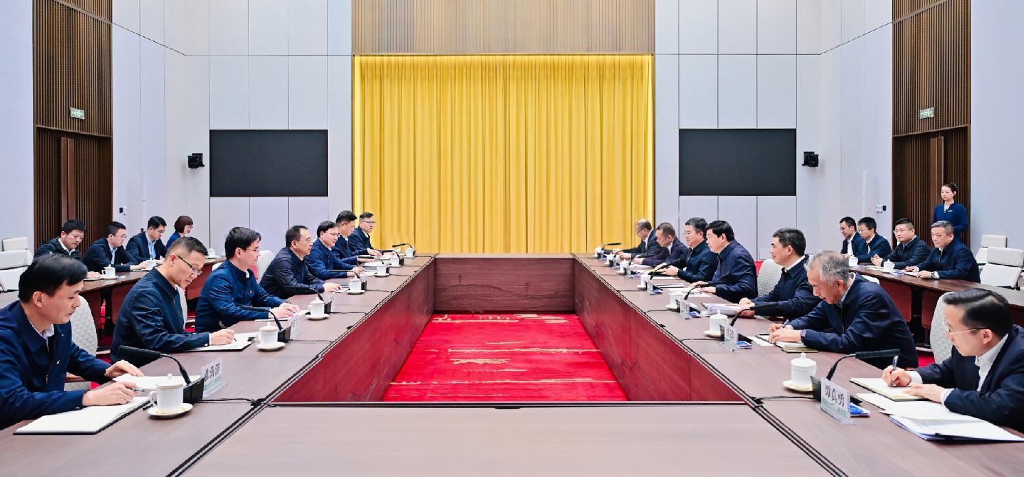 中國(guó)大唐集團(tuán)董事長(zhǎng)鄒磊、總經(jīng)理張傳江與國(guó)家電網(wǎng)董事長(zhǎng)張智剛、總經(jīng)理龐驍剛會(huì)談