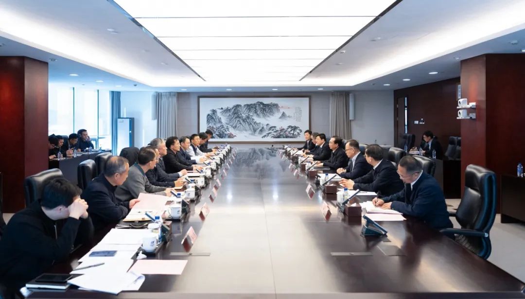 華電集團(tuán)董事長(zhǎng)、黨組書(shū)記江毅與北京市政府黨組成員、副市長(zhǎng)文獻(xiàn)舉行會(huì)談